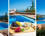 Two luxury villas with a private beach in Akrotiri